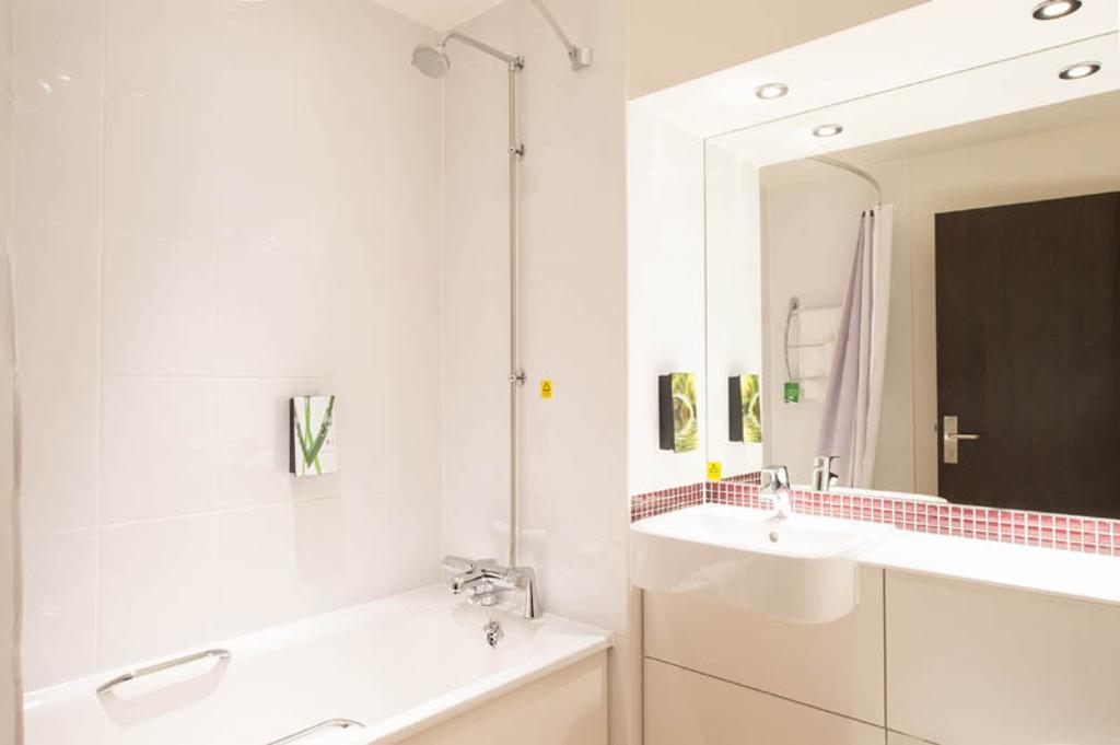 Premier Inn London Southwark エクステリア 写真